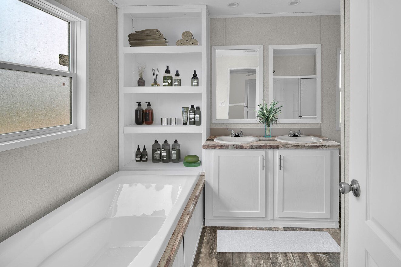 23 web or mls main bath 1 1681918069207 1323 12 1