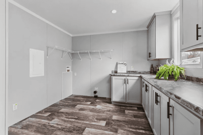 Poydras Laundry Room 1