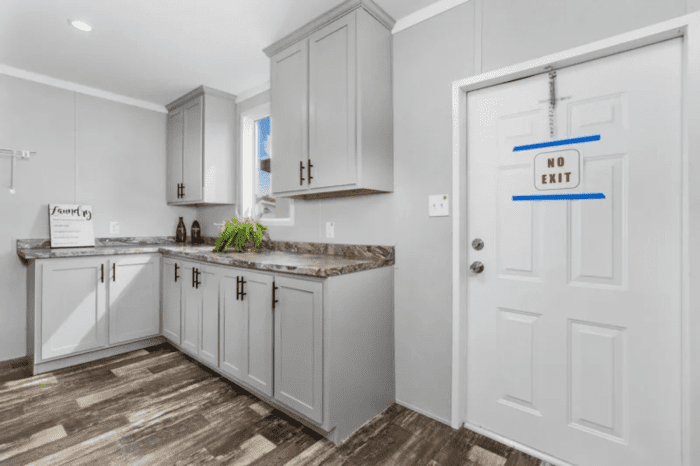 Poydras Laundry Room 2