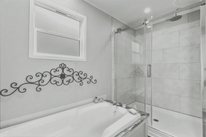 Poydras Primary Bath 2